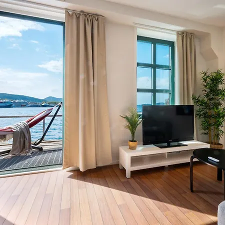 Central Seafront Apartments With Parking And Self Check-In! Bergen Room photo